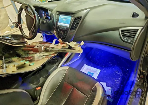 2015 Hyundai Veloster Turbo z USA, uszkodzony, nr VIN KMHTC6AE8FU224938